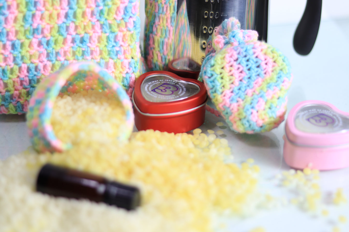 All in one candle making kit with beeswax
Be3 have put together the essential candle making kit,
The classic Double boiler system,
1 boiler pot,
Beeswax 250g 🐝
1 thermometer 🌡
Our secret Fragrance Scented oil mixture 10ml🍓🥥🍏🍊⚗️🧪
3 wooden Candle wicks /3 coated wicks 🕯
3 candle jars 🫙
Spoon mixer 🥄
One Be3 how to make beeswax candles!
This candle making kit is excellent for reuse, order our white and yellow beeswax!
Pure 100% Yellow Natural Beeswax
Pure White Beeswax